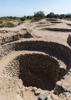 Acueductos_subterraneos_de_Cantalloc_Nazca_Peru